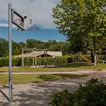 Maison Dans Village Avec Piscine Vila