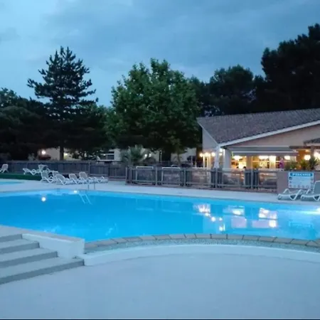 Maison Dans Village Avec Piscine