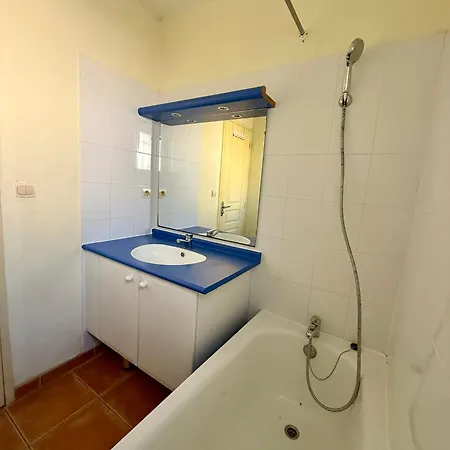 Maison Dans Village Avec Piscine
