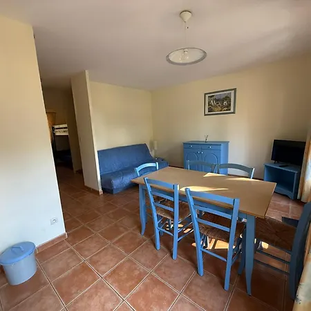 Maison Dans Village Avec Piscine