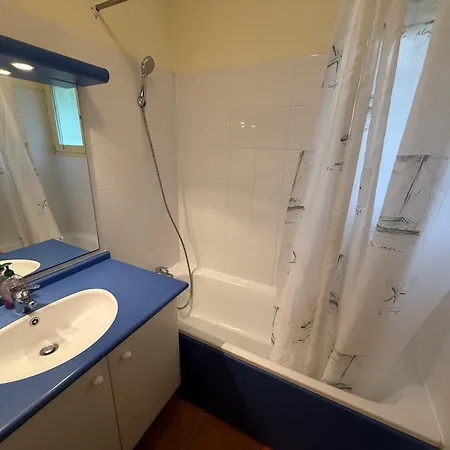 Maison Dans Village Avec Piscine Villa *
