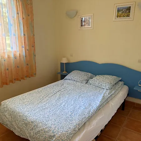 Maison Dans Village Avec Piscine