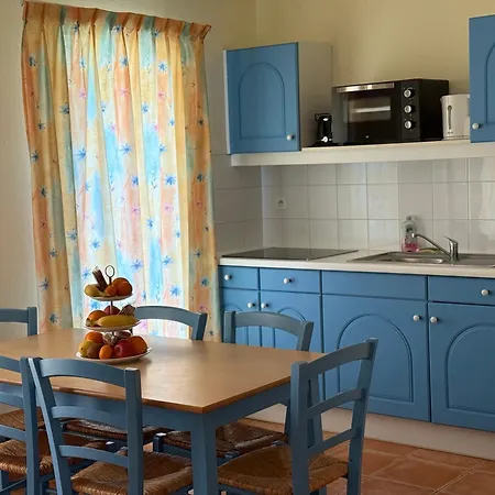 Maison Dans Village Avec Piscine Villa