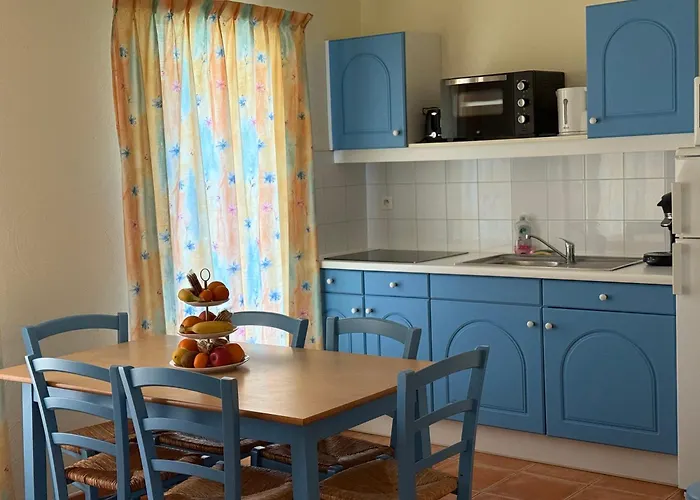 Maison Dans Village Avec Piscine Villa