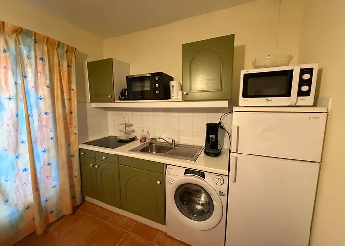 Maison Dans Village Avec Piscine Villa